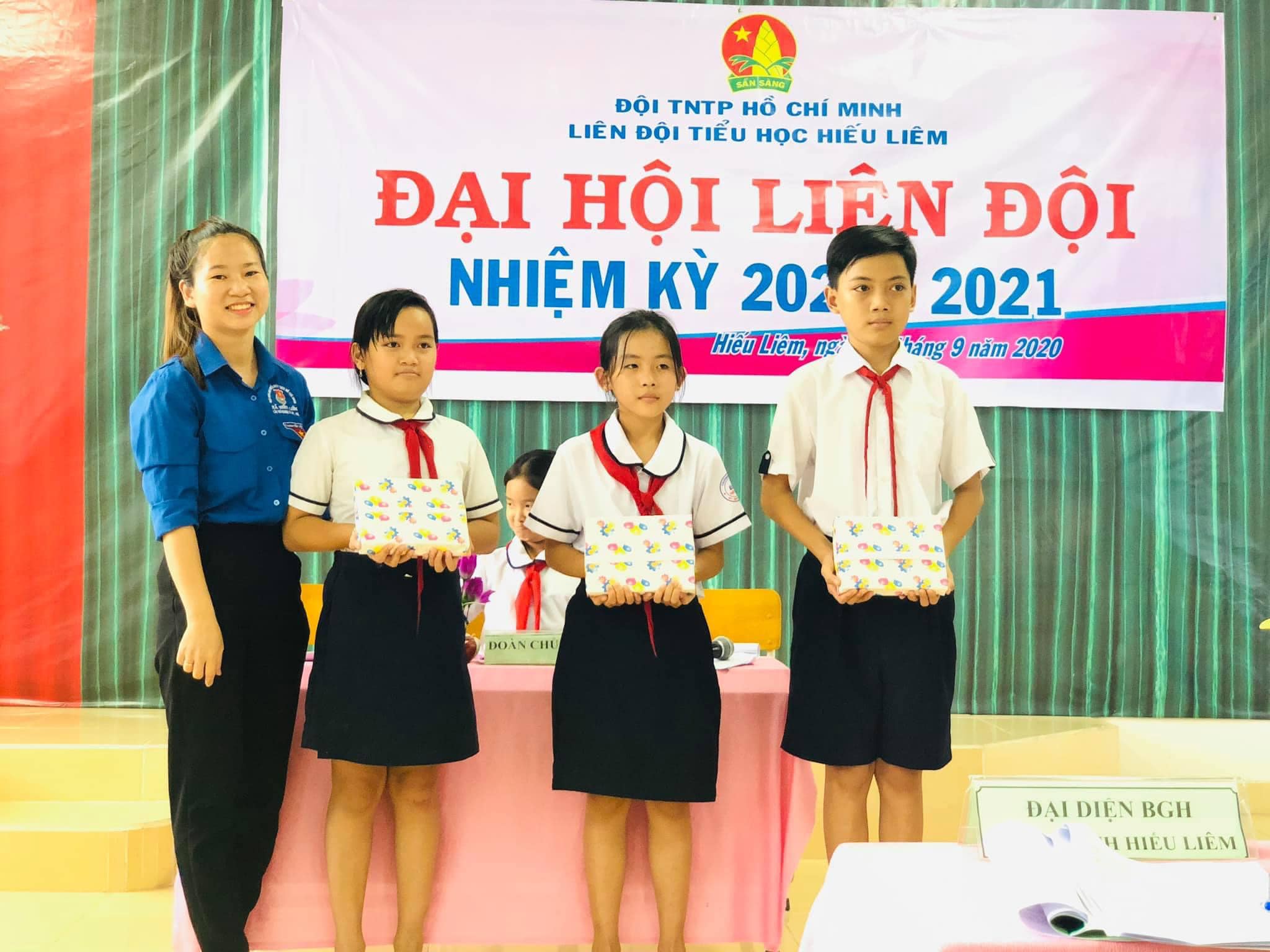 Cô Nguyễn Thị Hồng Gấm - Giáo viên Tổng phụ trách Đội tâm huyết với nghề