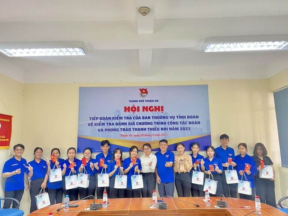 Thuận An: Họp mặt đội hình “thanh niên tình nguyện hướng dẫn người dân, doanh nghiệp thực hiện dịch vụ công trực tuyến”